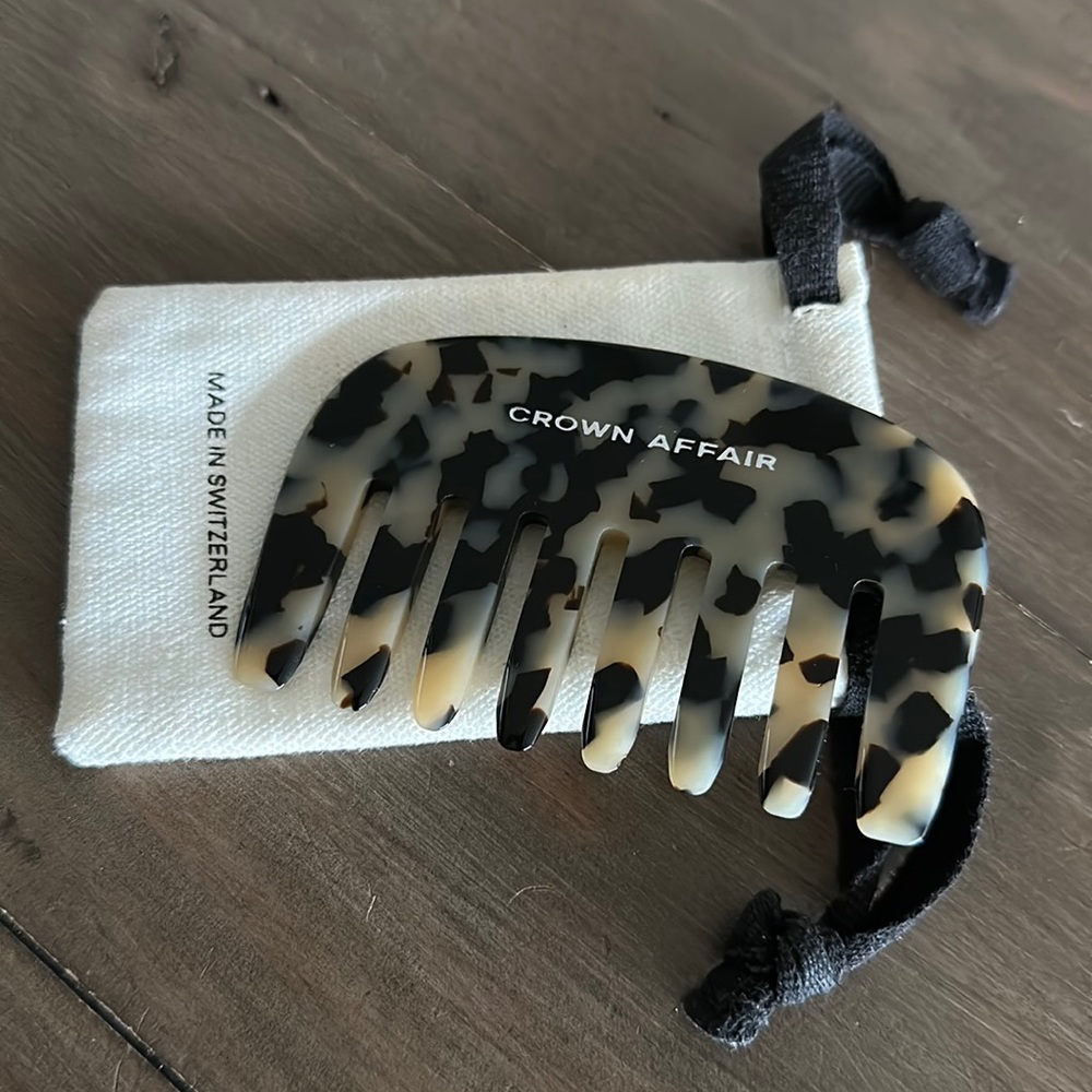 Crown Affair The Comb No. 001
